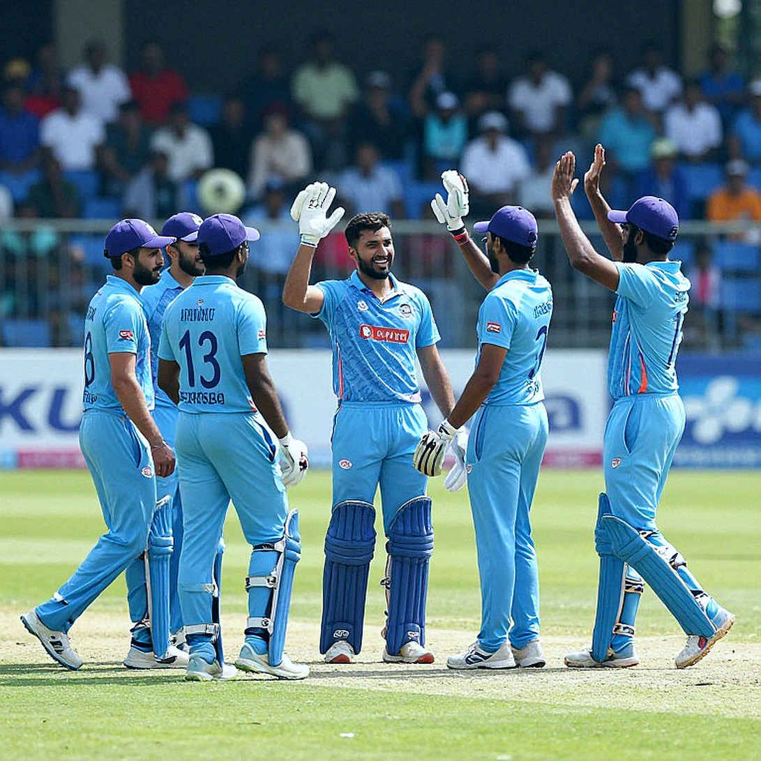 ছয় নামের প্যানেল, দুটি ফাঁকা চেয়ার: ধারাভাষ্যকক্ষে পিসিবি যে হিসাবটা কখনো দেখাল না ছয় নামের প্যানেল, দুটি ফাঁকা চেয়ার: ধারাভাষ্যকক্ষে পিসিবি যে হিসাবটা কখনো দেখাল না