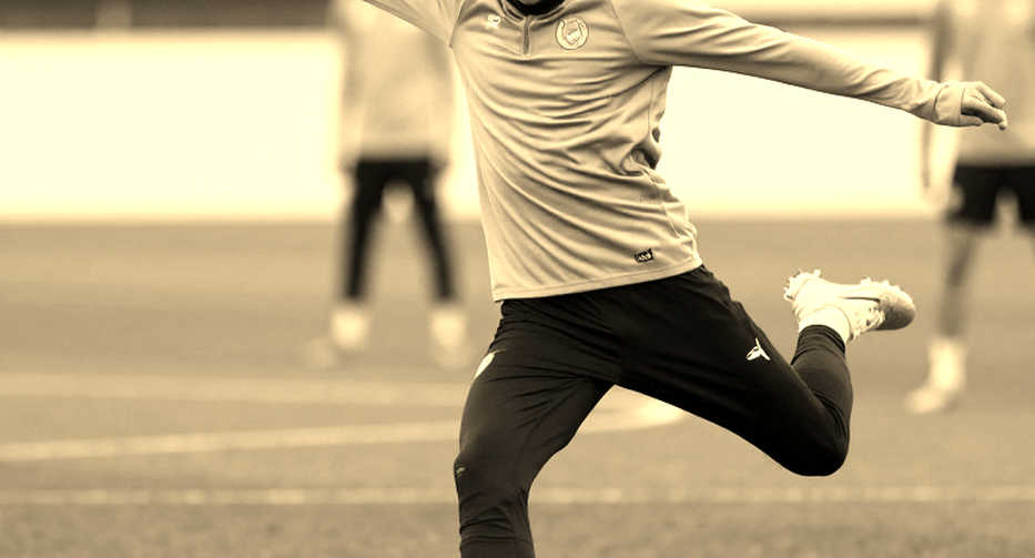 Ten Expiry Dates, One Pivot: The Silent Arithmetic Running Through Persib Bandung's Midfield
