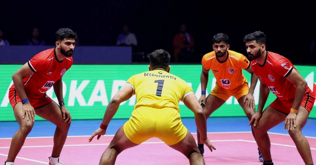 ছয় লাইনের ফুটনোটে যে সতর্কবার্তাটা চাপা পড়ল: ইরানের মুখোমুখি হওয়ার আগে ভারতের কাবাডি ডিফেন্সের আসল হিসাব