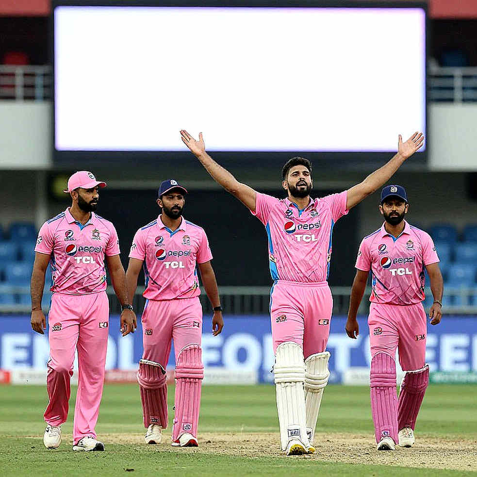 রাওয়ালপিন্ডিতে ৩০৫: লেজার যেখানে ২৬ রানের ভেতরে চার উইকেট দেখে