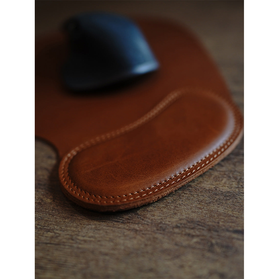 G8activist® Full Grain Leather Wrist Rest Mouse Pad - Image 2
