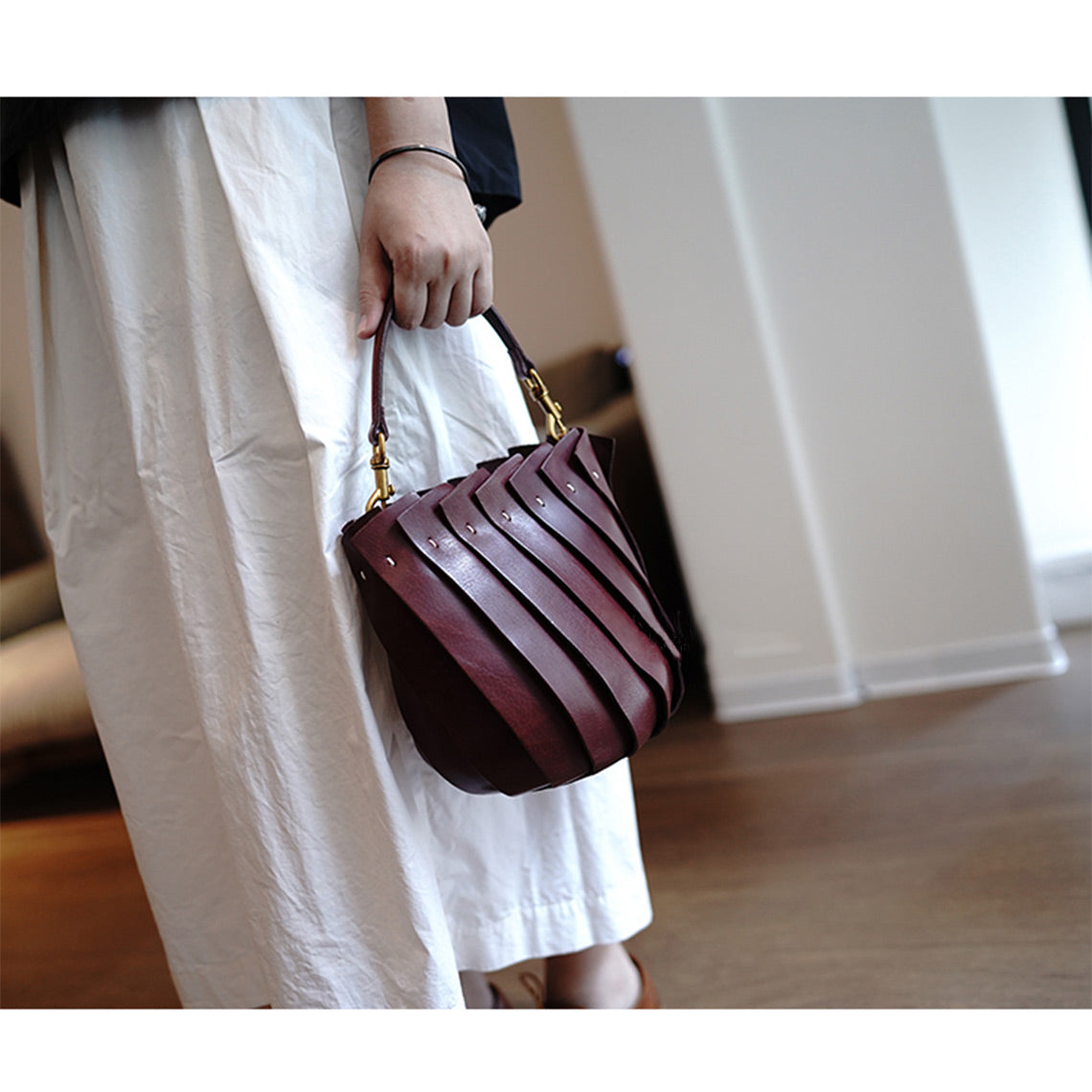 Vegetable Tanned Leather Design Shell Handbag - Image 2