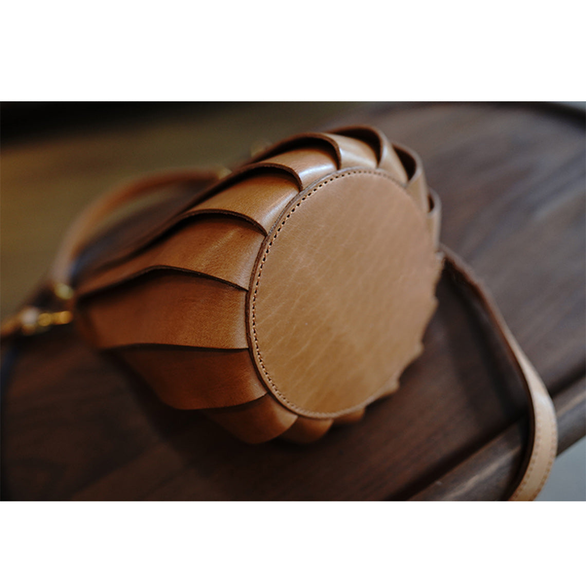 Vegetable Tanned Leather Design Shell Handbag - Image 3