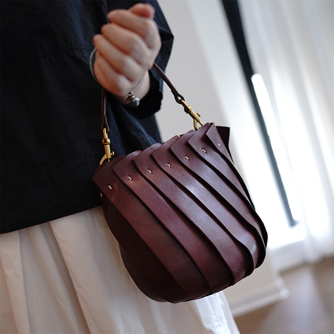 Vegetable Tanned Leather Design Shell Handbag - Image 8